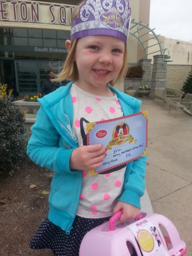 A very pleased Zoo Keeper of the Day, along with her certificate and crown. 